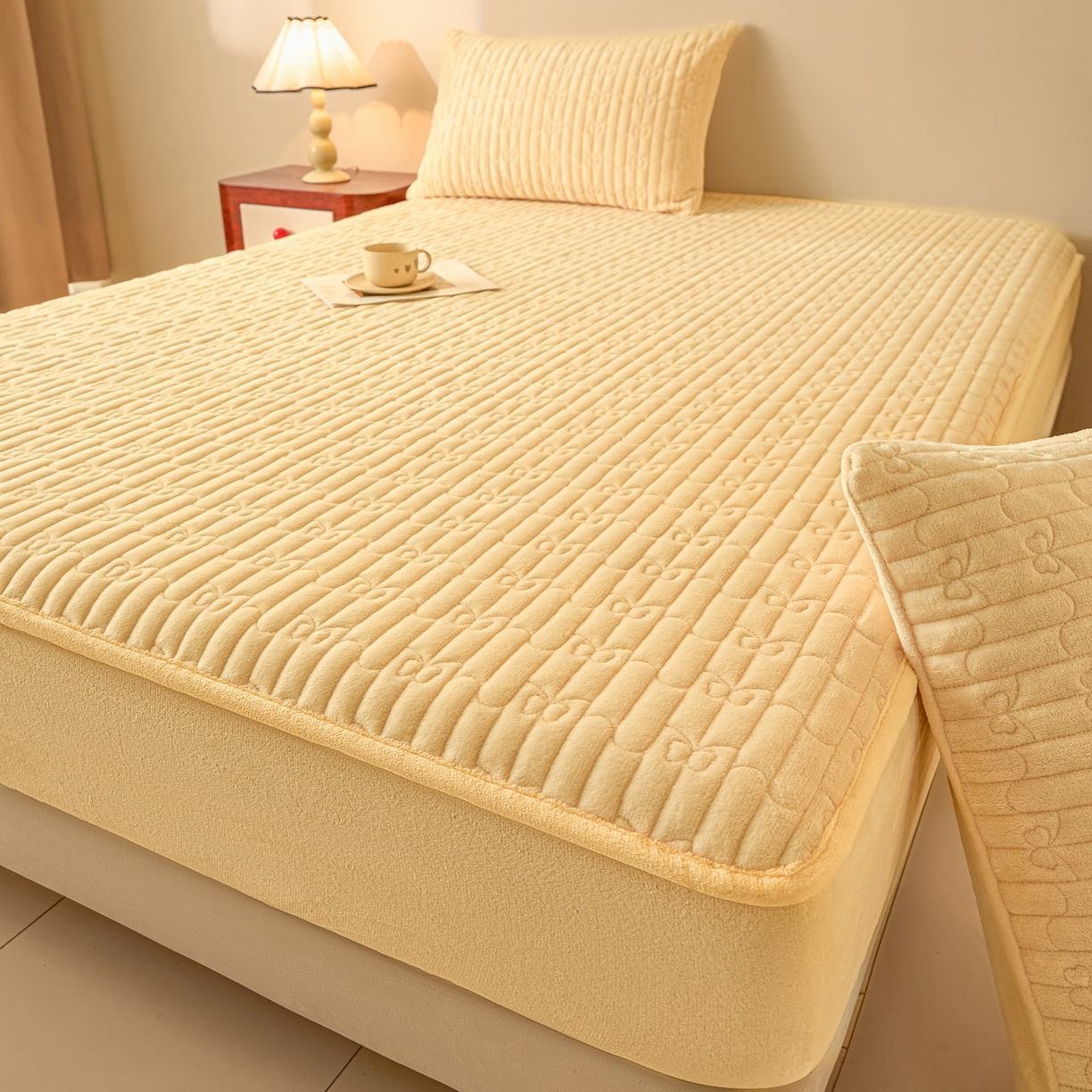 91家纺网 家纺一手货源 找家纺 Sweet dreams甜梦 2025新款A类纯色牛奶绒夹棉床笠 米黄