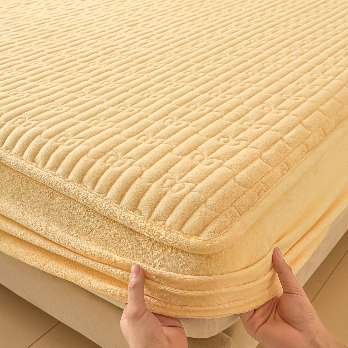 91家纺网 家纺一手货源 找家纺 Sweet dreams甜梦 2025新款A类纯色牛奶绒夹棉床笠 米黄