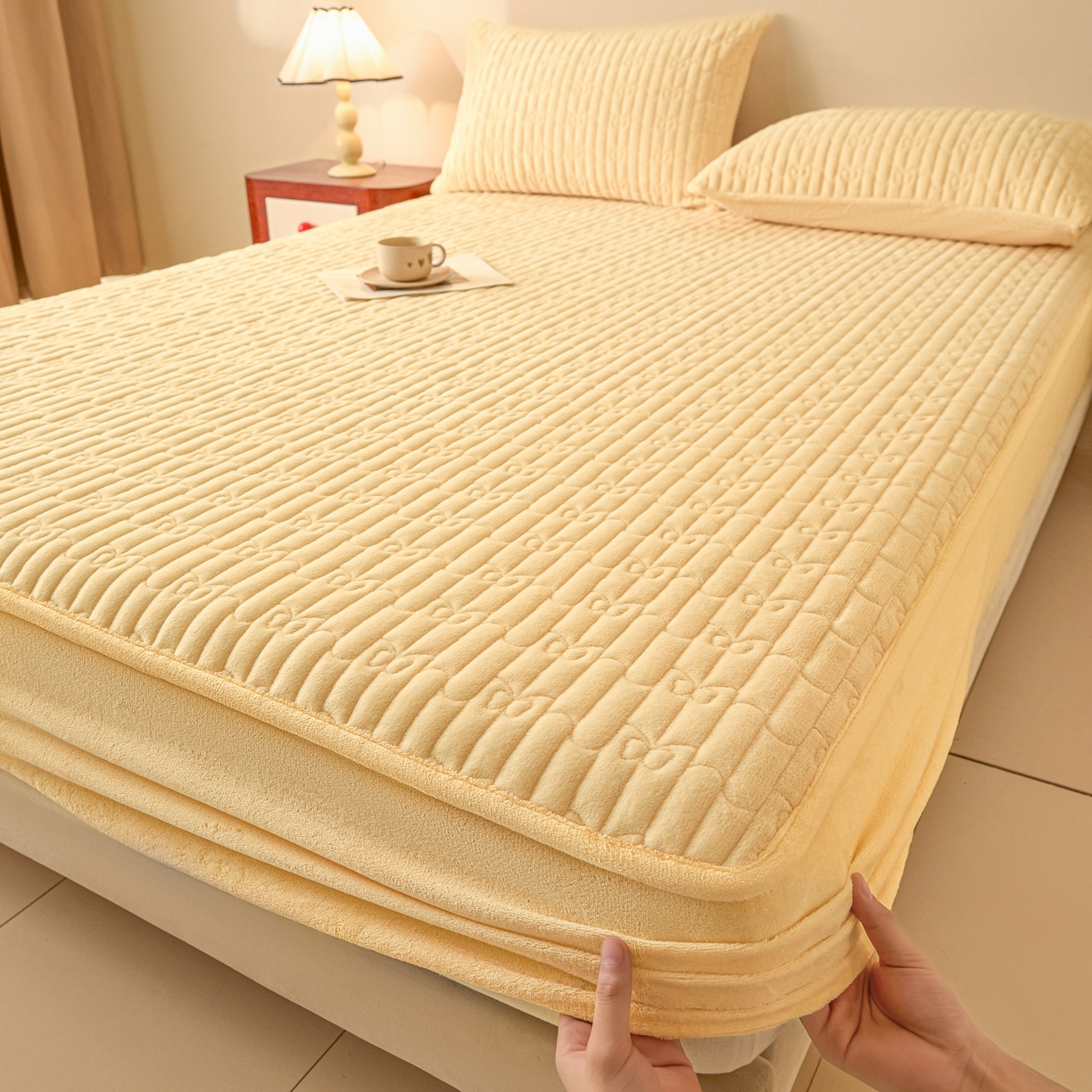 91家纺网 家纺一手货源 找家纺 Sweet dreams甜梦 2025新款A类纯色牛奶绒夹棉床笠 米黄