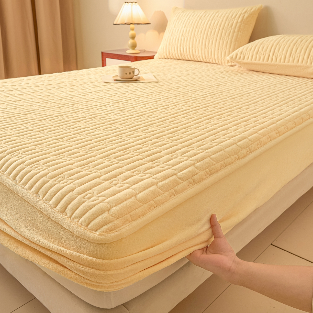 91家纺网 家纺一手货源 找家纺 Sweet dreams甜梦 2025新款A类纯色牛奶绒夹棉床笠 米黄