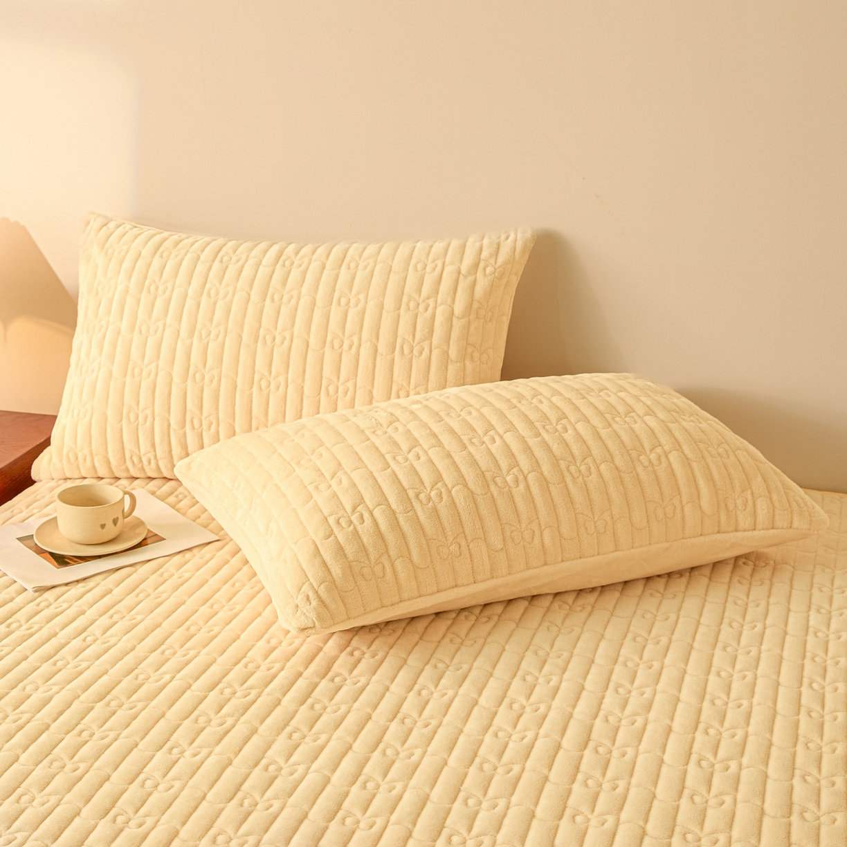 91家纺网 家纺一手货源 找家纺 Sweet dreams甜梦 2025新款A类纯色牛奶绒夹棉床笠 米黄