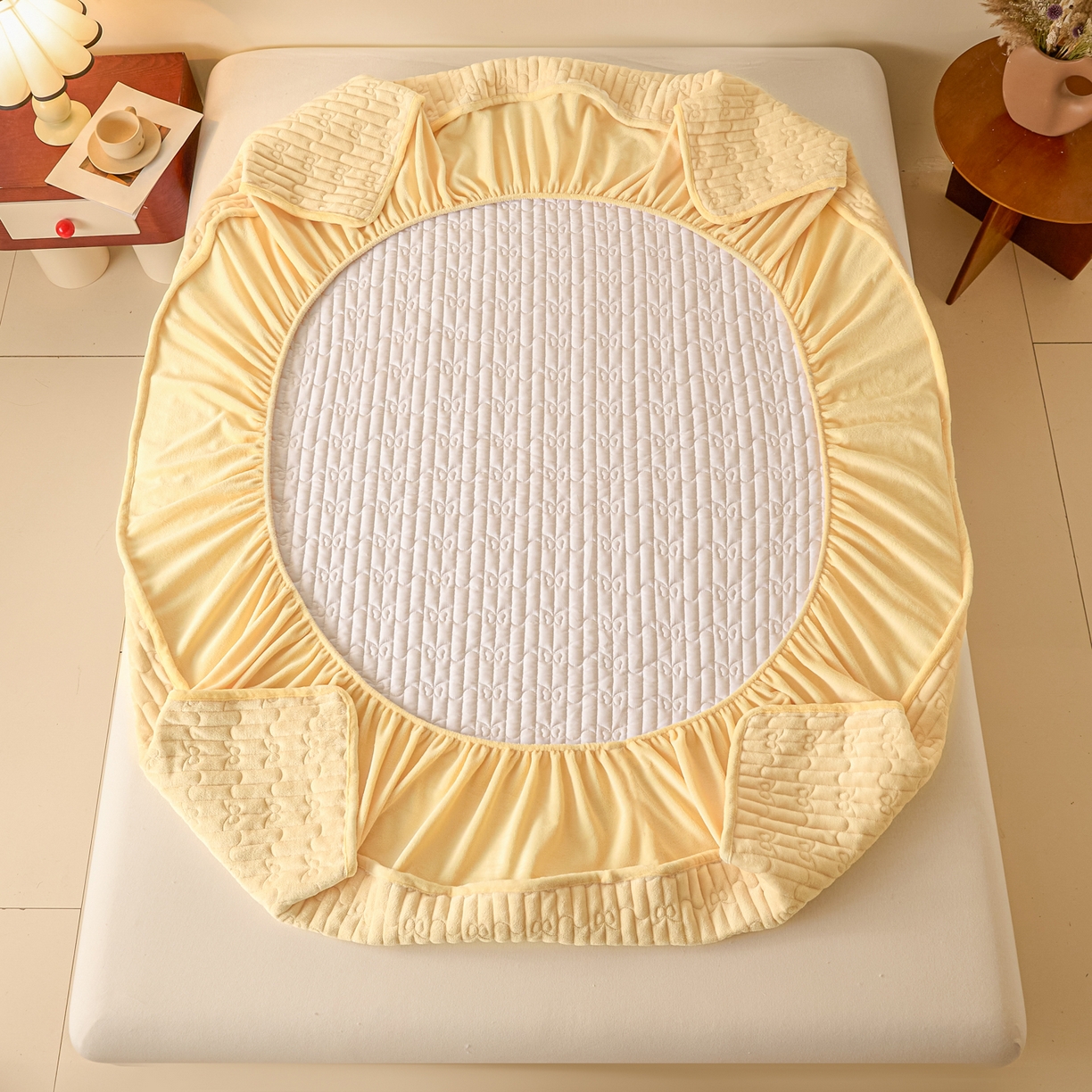 91家纺网 家纺一手货源 找家纺 Sweet dreams甜梦 2025新款A类纯色牛奶绒夹棉床笠 米黄