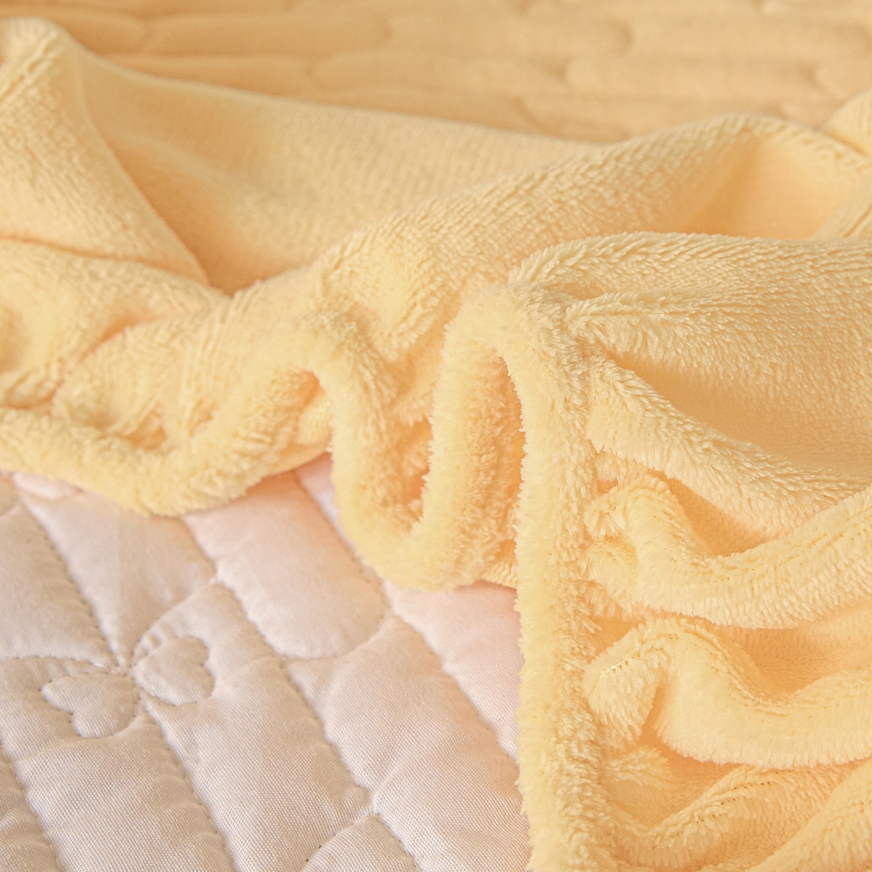 91家纺网 家纺一手货源 找家纺 Sweet dreams甜梦 2025新款A类纯色牛奶绒夹棉床笠 米黄