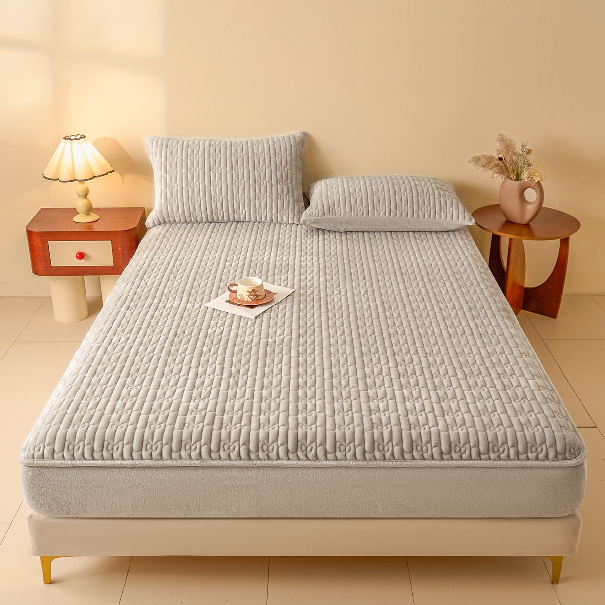 91家纺网 家纺一手货源 找家纺 Sweet dreams甜梦 2025新款A类纯色牛奶绒夹棉床笠 浅灰