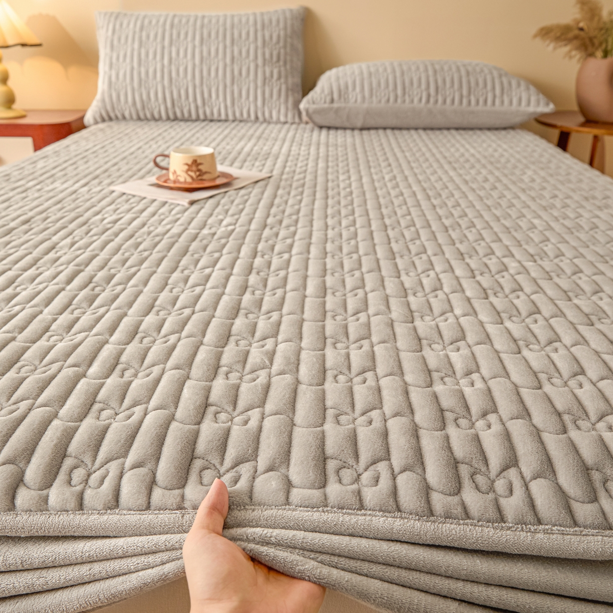 91家纺网 家纺一手货源 找家纺 Sweet dreams甜梦 2025新款A类纯色牛奶绒夹棉床笠 浅灰