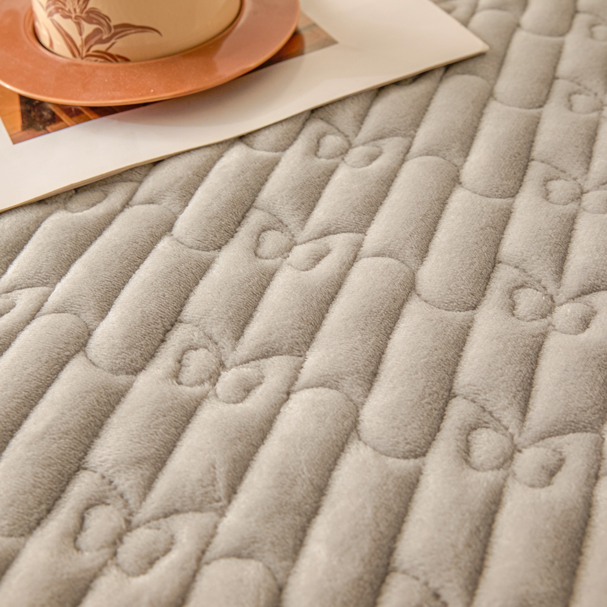 91家纺网 家纺一手货源 找家纺 Sweet dreams甜梦 2025新款A类纯色牛奶绒夹棉床笠 浅灰