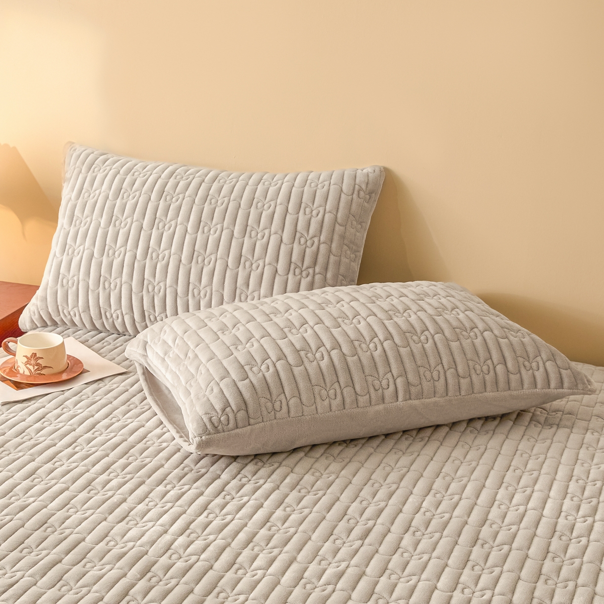 91家纺网 家纺一手货源 找家纺 Sweet dreams甜梦 2025新款A类纯色牛奶绒夹棉床笠 浅灰