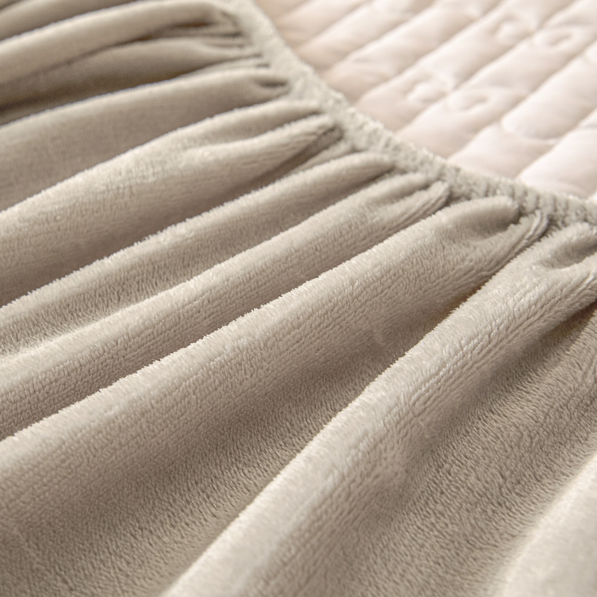 91家纺网 家纺一手货源 找家纺 Sweet dreams甜梦 2025新款A类纯色牛奶绒夹棉床笠 浅灰