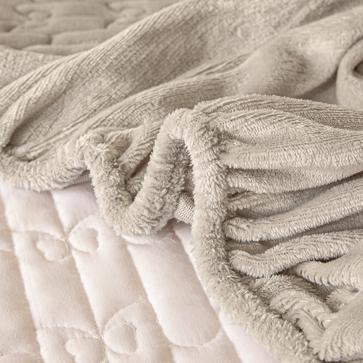 91家纺网 家纺一手货源 找家纺 Sweet dreams甜梦 2025新款A类纯色牛奶绒夹棉床笠 浅灰