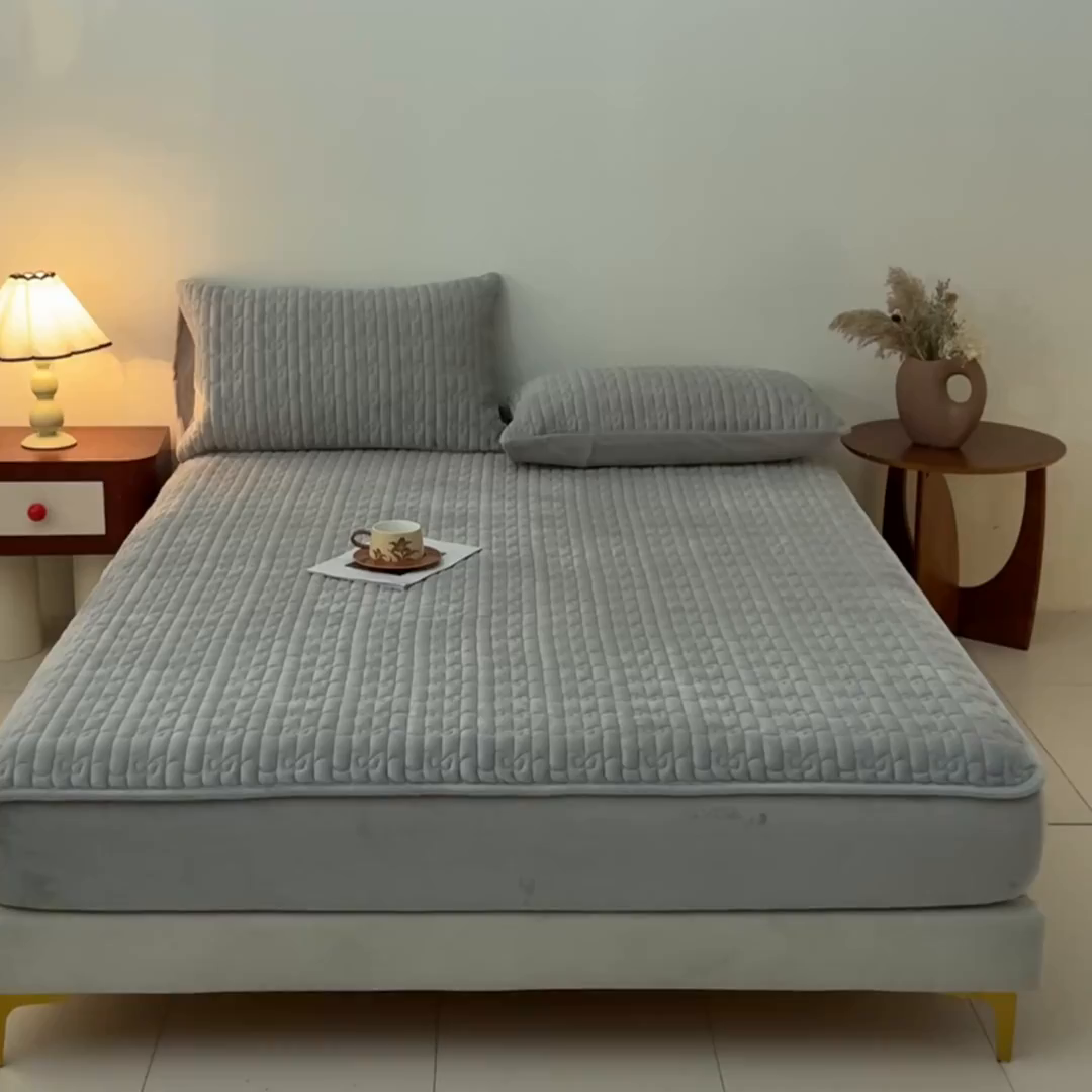 91家纺网 家纺一手货源 找家纺 Sweet dreams甜梦 2025新款A类纯色牛奶绒夹棉床笠 浅灰