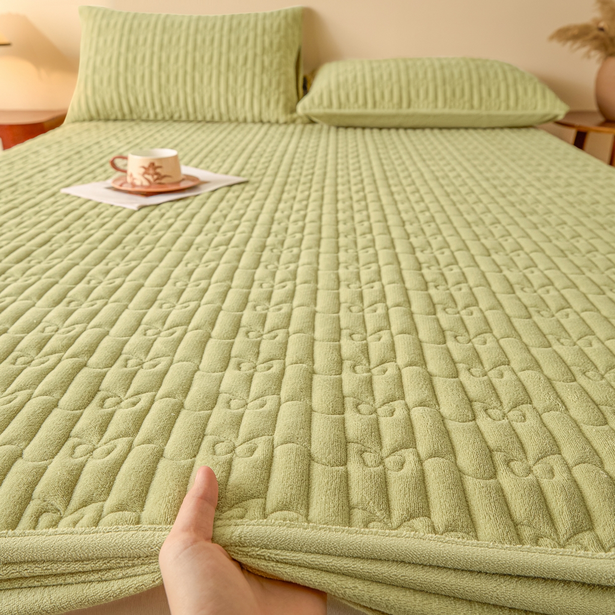 91家纺网 家纺一手货源 找家纺 Sweet dreams甜梦 2025新款A类纯色牛奶绒夹棉床笠 青石绿