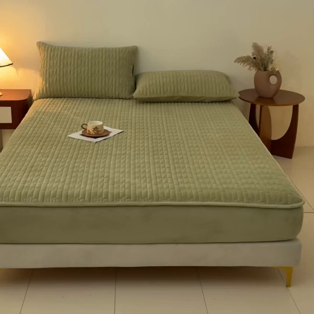 91家纺网 家纺一手货源 找家纺 Sweet dreams甜梦 2025新款A类纯色牛奶绒夹棉床笠 青石绿