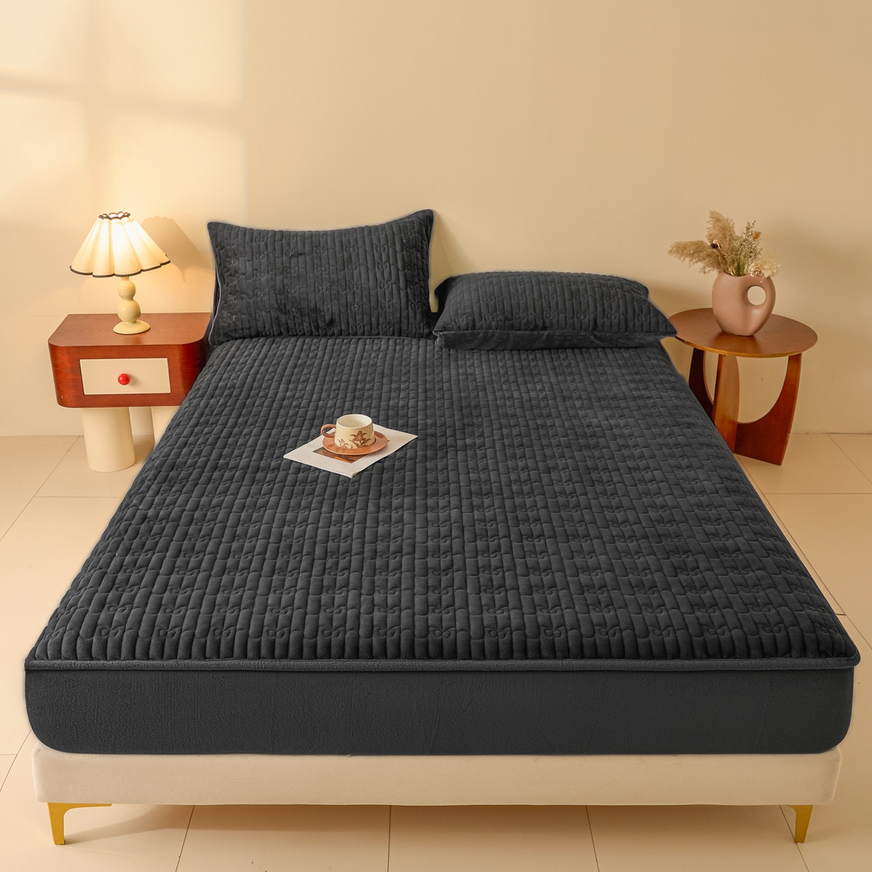 91家纺网 家纺一手货源 找家纺 Sweet dreams甜梦 2025新款A类纯色牛奶绒夹棉床笠 深灰