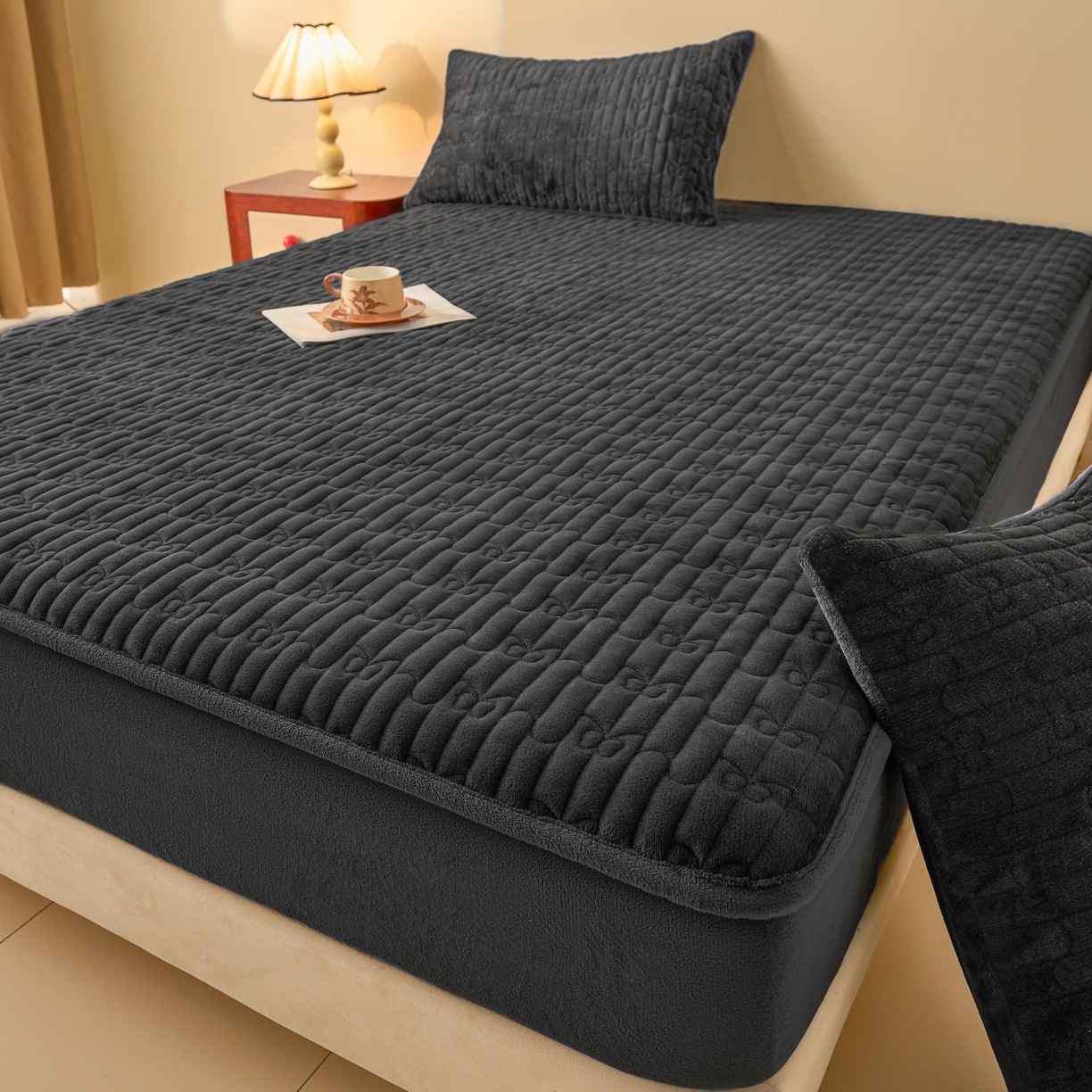 91家纺网 家纺一手货源 找家纺 Sweet dreams甜梦 2025新款A类纯色牛奶绒夹棉床笠 深灰