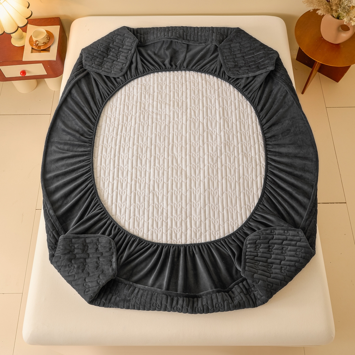 91家纺网 家纺一手货源 找家纺 Sweet dreams甜梦 2025新款A类纯色牛奶绒夹棉床笠 深灰