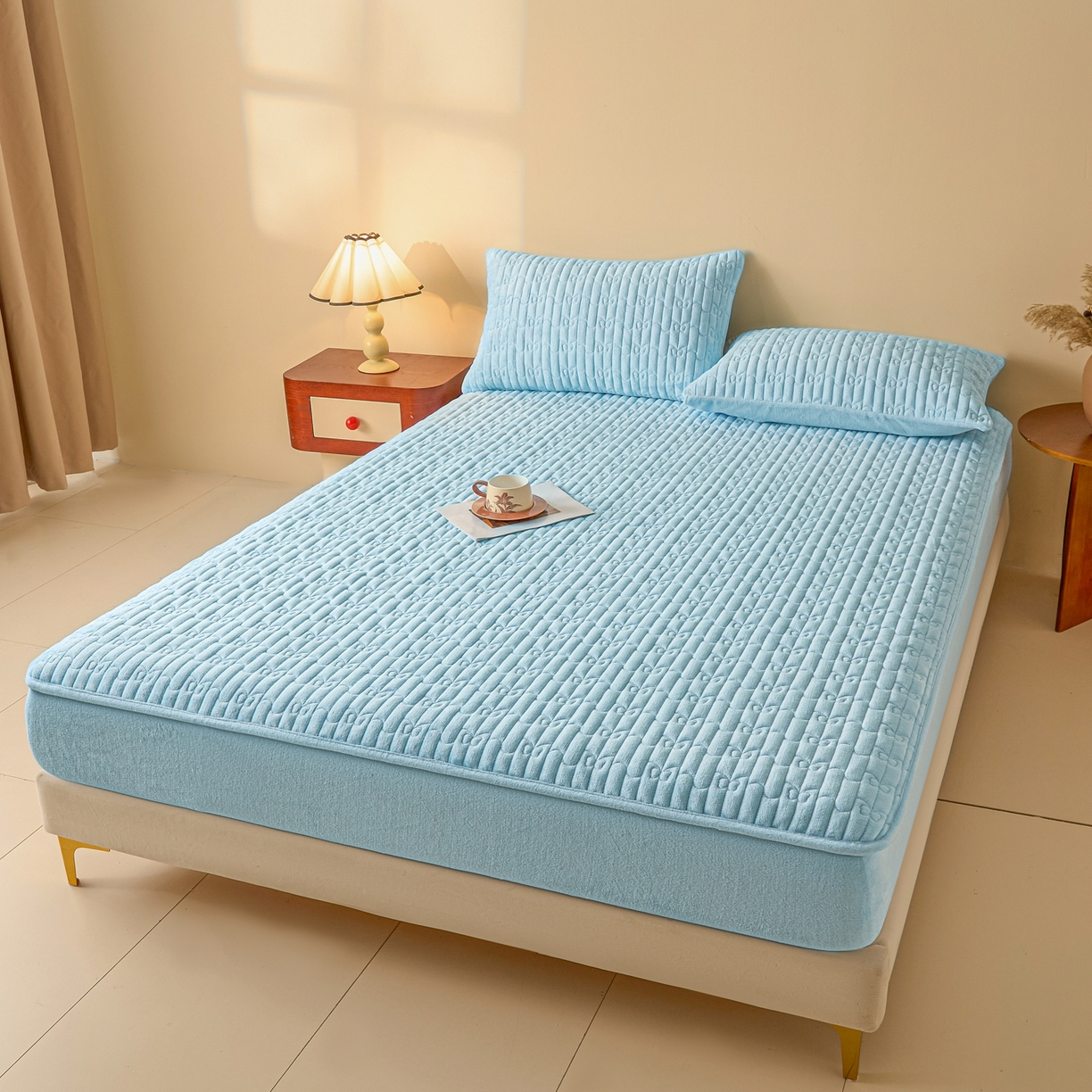 91家纺网 家纺一手货源 找家纺 Sweet dreams甜梦 2025新款A类纯色牛奶绒夹棉床笠 天蓝