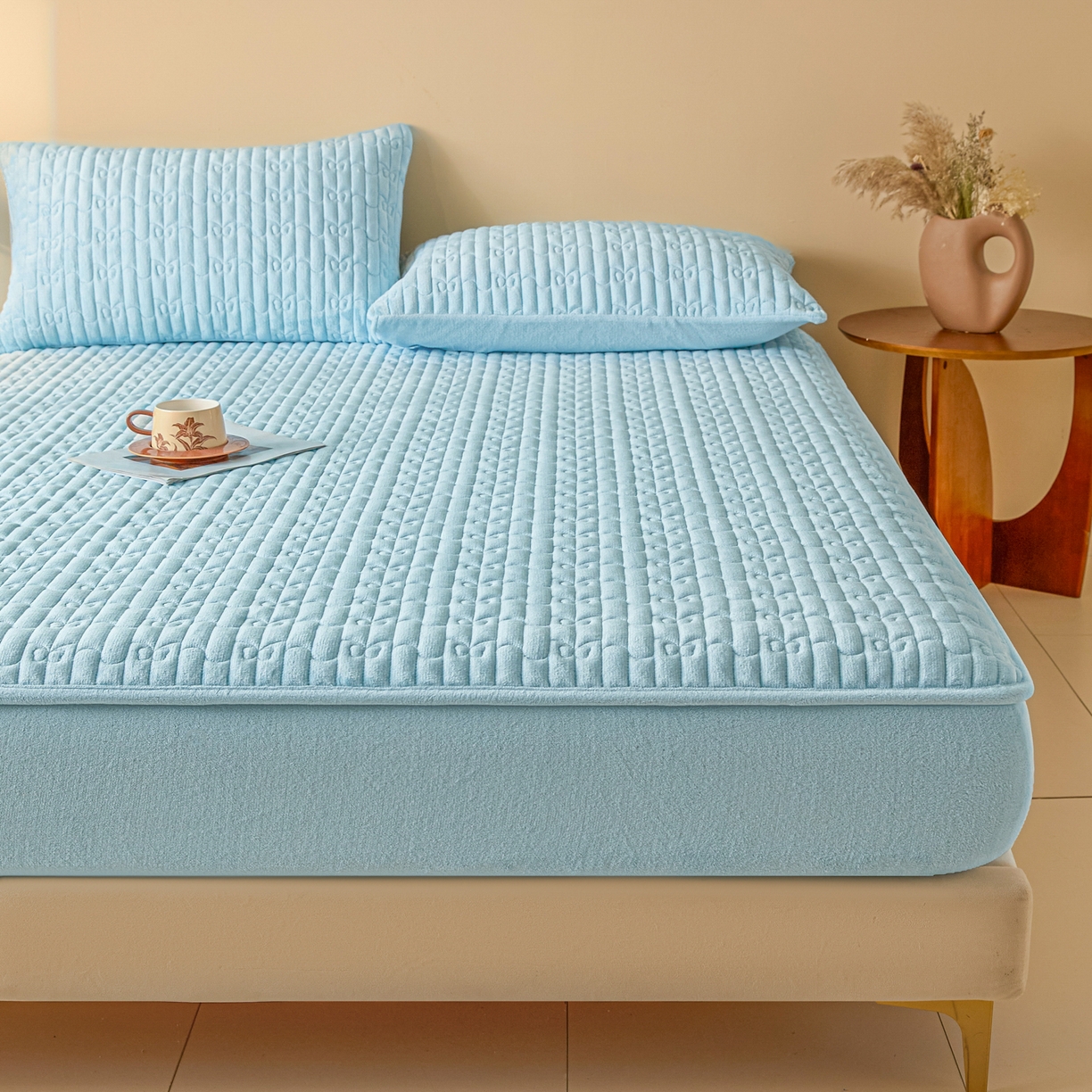 91家纺网 家纺一手货源 找家纺 Sweet dreams甜梦 2025新款A类纯色牛奶绒夹棉床笠 天蓝