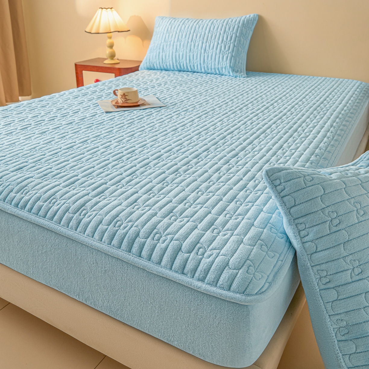 91家纺网 家纺一手货源 找家纺 Sweet dreams甜梦 2025新款A类纯色牛奶绒夹棉床笠 天蓝