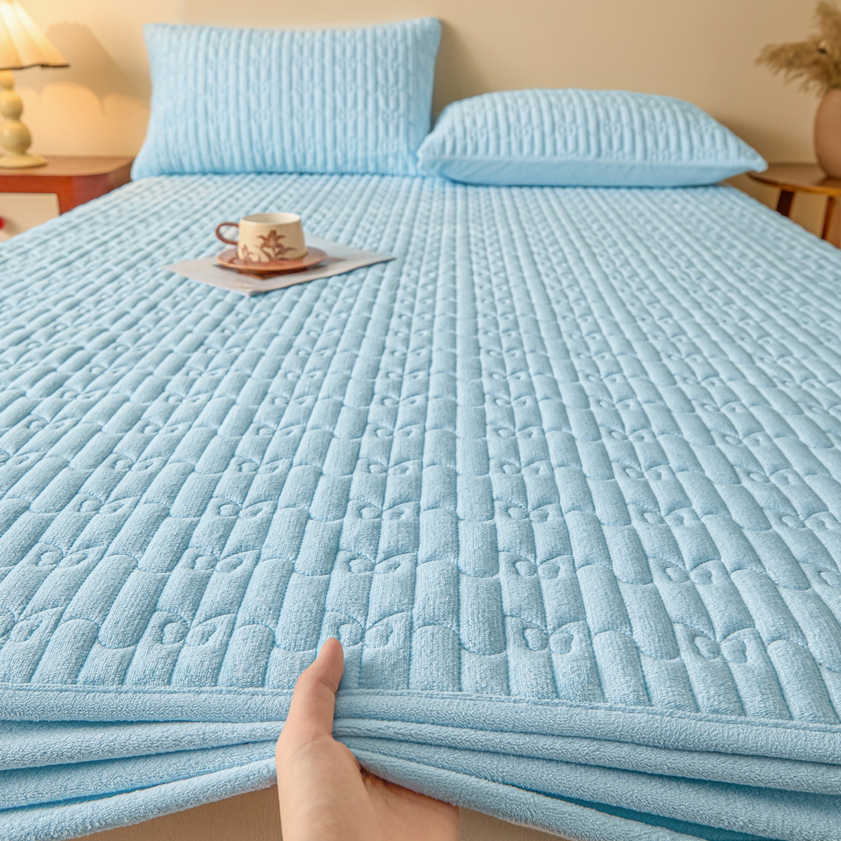 91家纺网 家纺一手货源 找家纺 Sweet dreams甜梦 2025新款A类纯色牛奶绒夹棉床笠 天蓝