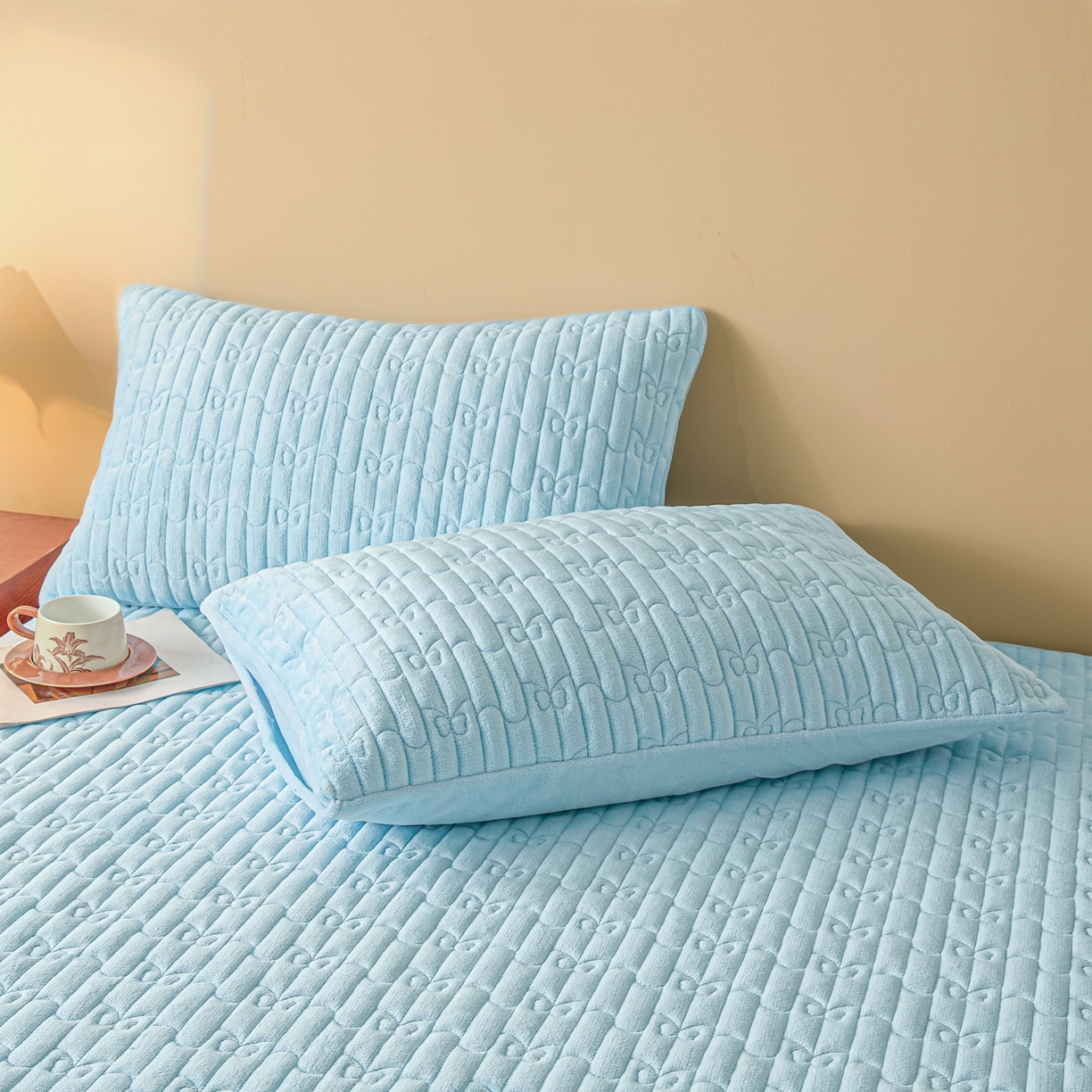 91家纺网 家纺一手货源 找家纺 Sweet dreams甜梦 2025新款A类纯色牛奶绒夹棉床笠 天蓝