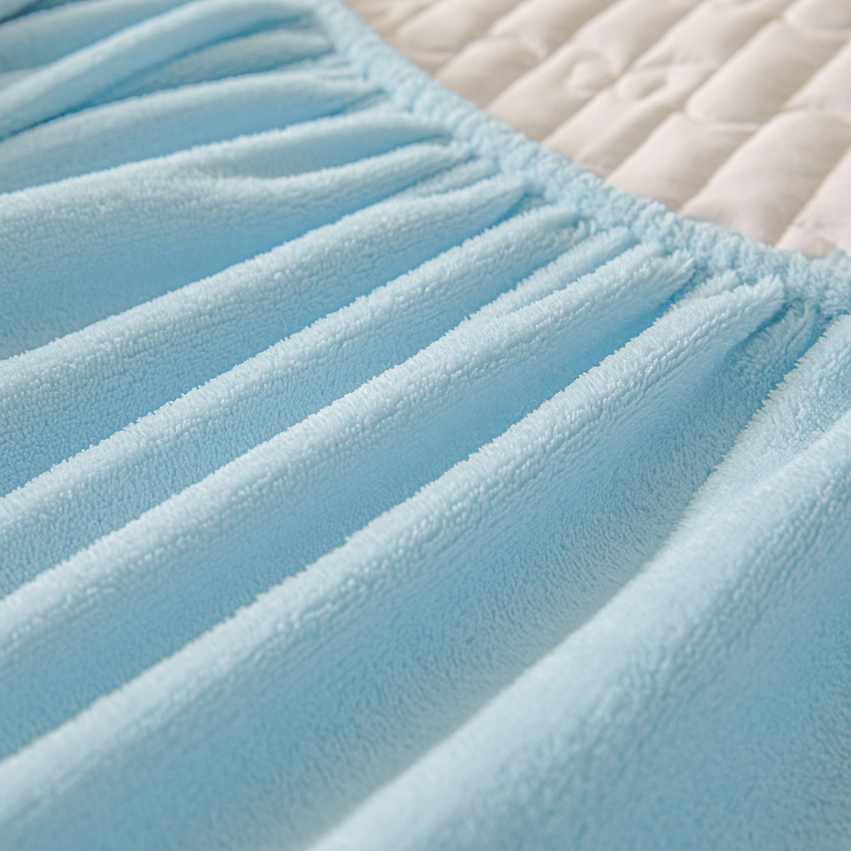 91家纺网 家纺一手货源 找家纺 Sweet dreams甜梦 2025新款A类纯色牛奶绒夹棉床笠 天蓝