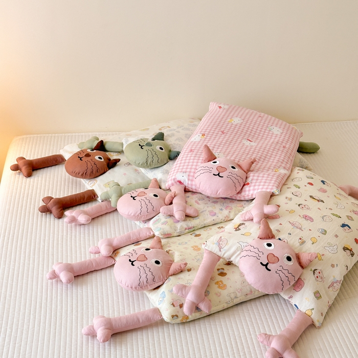 91家纺网 家纺一手货源 找家纺 北鸣有鱼枕芯馆 2025新款全棉双层纱漫画家系列荞麦枕-胡须猫 组合图