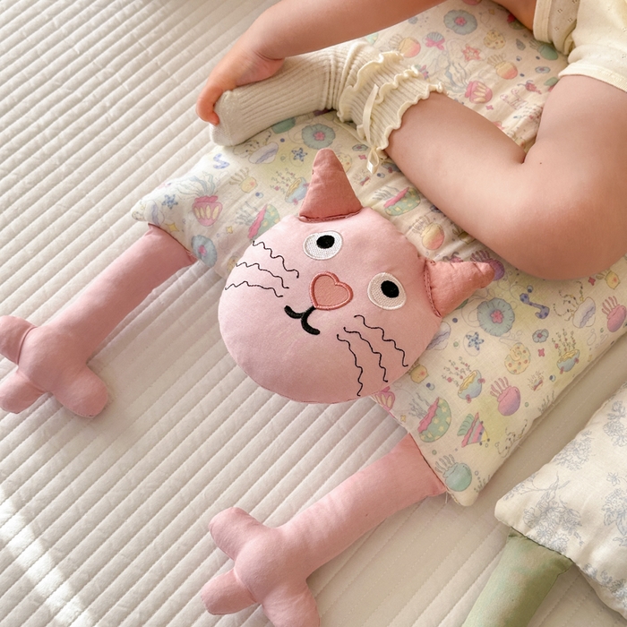 91家纺网 家纺一手货源 找家纺 北鸣有鱼枕芯馆 2025新款全棉双层纱漫画家系列荞麦枕-胡须猫 组合图