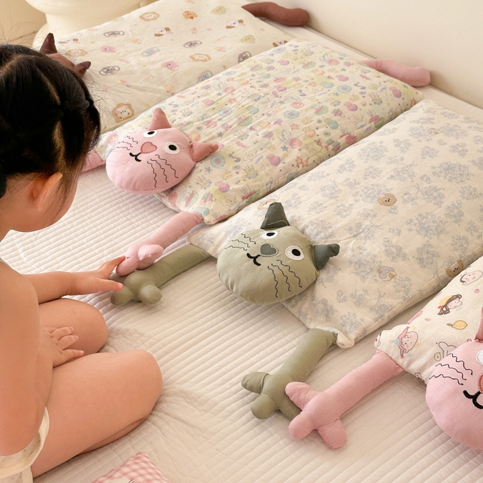 91家纺网 家纺一手货源 找家纺 北鸣有鱼枕芯馆 2025新款全棉双层纱漫画家系列荞麦枕-胡须猫 组合图