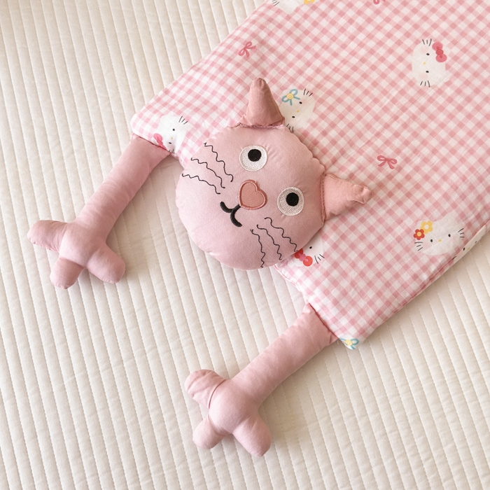 91家纺网 家纺一手货源 找家纺 北鸣有鱼枕芯馆 2025新款全棉双层纱漫画家系列荞麦枕-胡须猫 胡须猫-小猫日记