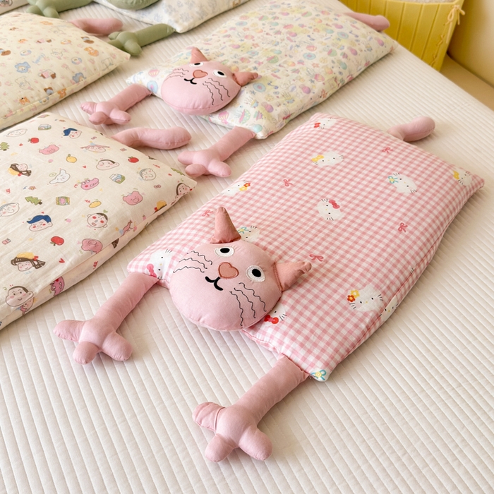 91家纺网 家纺一手货源 找家纺 北鸣有鱼枕芯馆 2025新款全棉双层纱漫画家系列荞麦枕-胡须猫 胡须猫-小猫日记