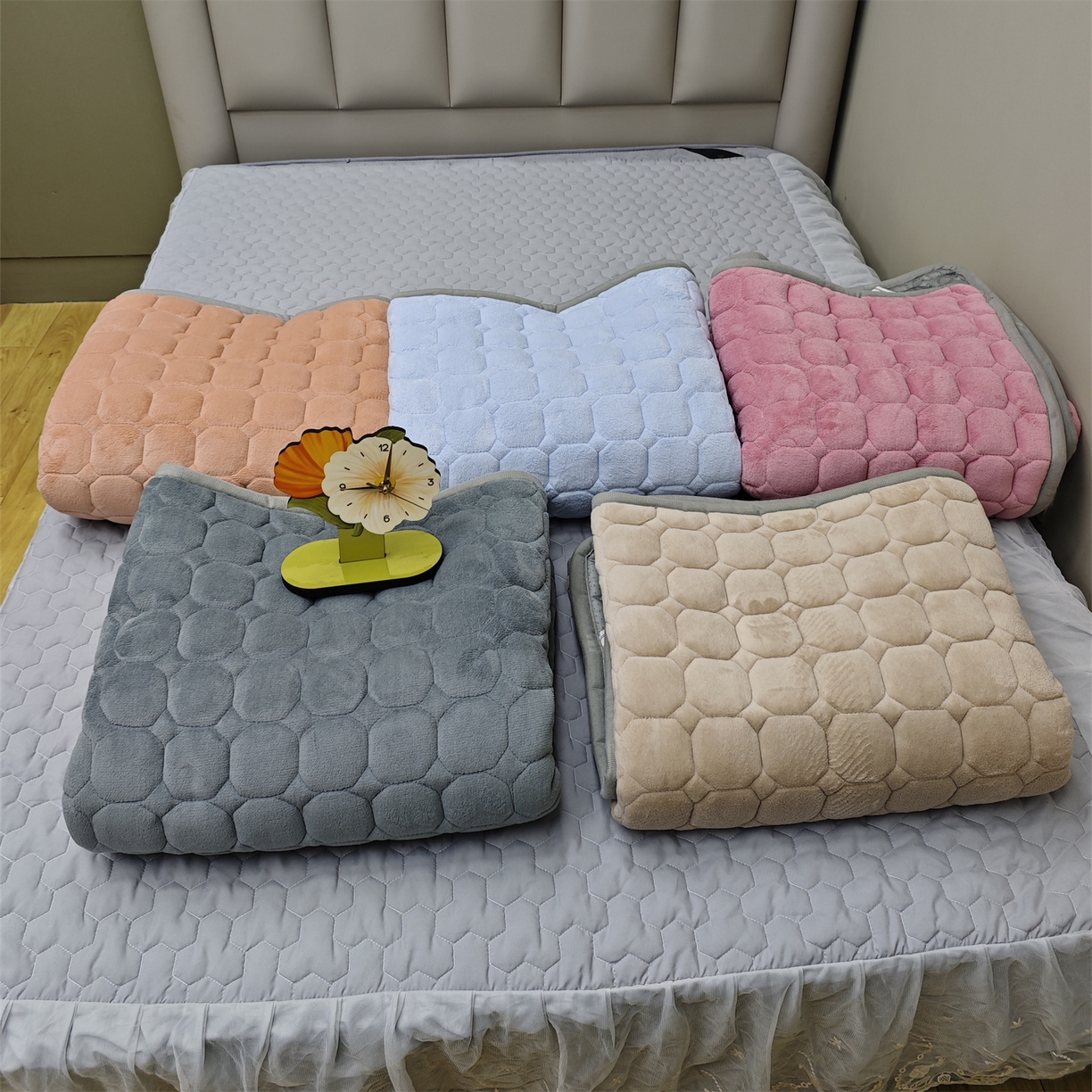 正欣·被子·床垫 2025新款700g牛奶绒软垫牛奶绒床褥子牛奶绒床垫 组合图