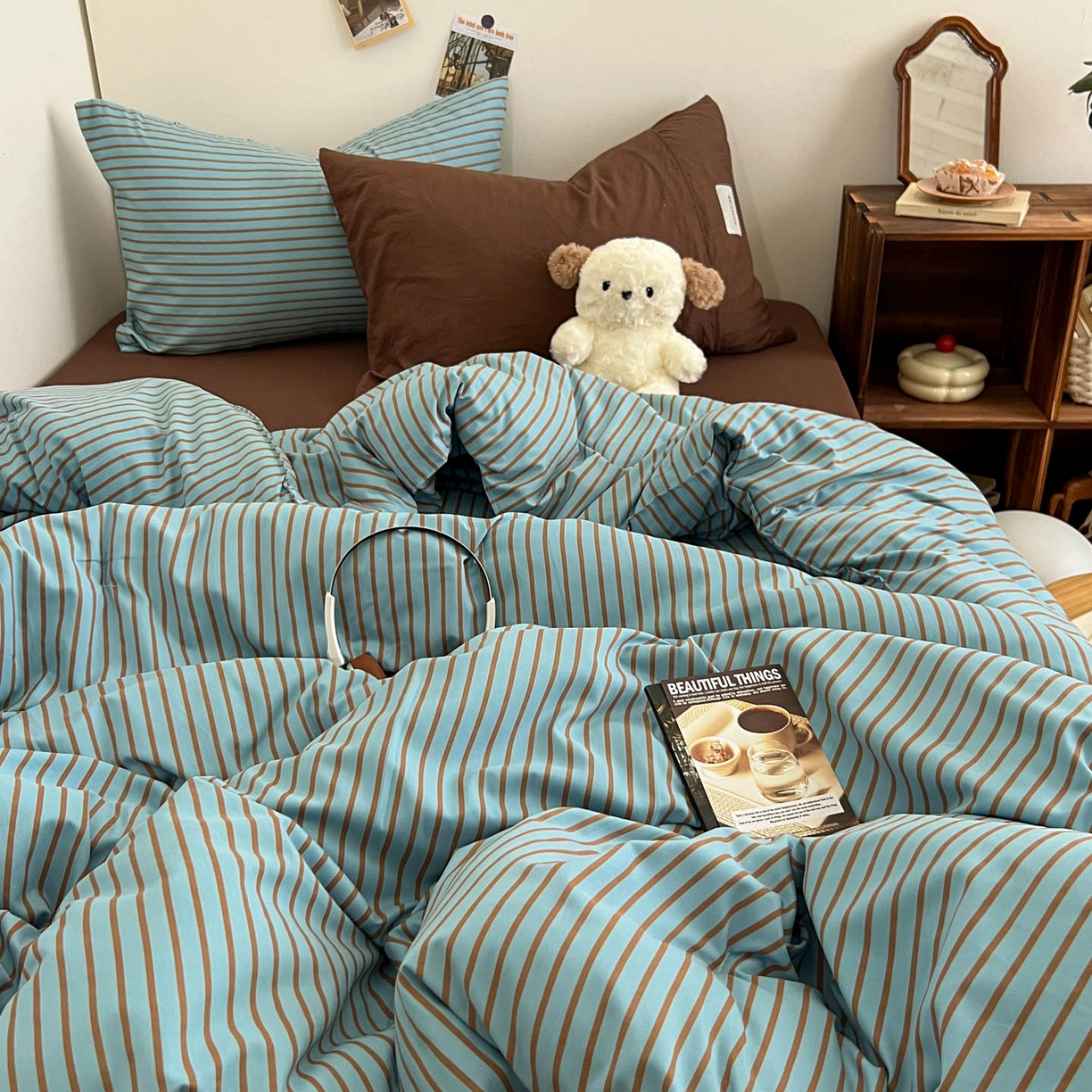91家纺网 家纺一手货源 找家纺 优选 2025新款韩式无印风水洗棉拼色学生三件套床单床笠款四件套 条纹水蓝+咖啡