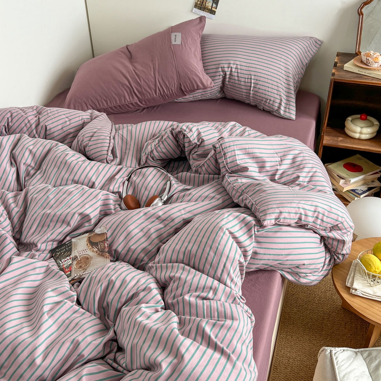 91家纺网 家纺一手货源 找家纺 优选 2025新款韩式无印风水洗棉拼色学生三件套床单床笠款四件套 条纹香芋紫+深紫