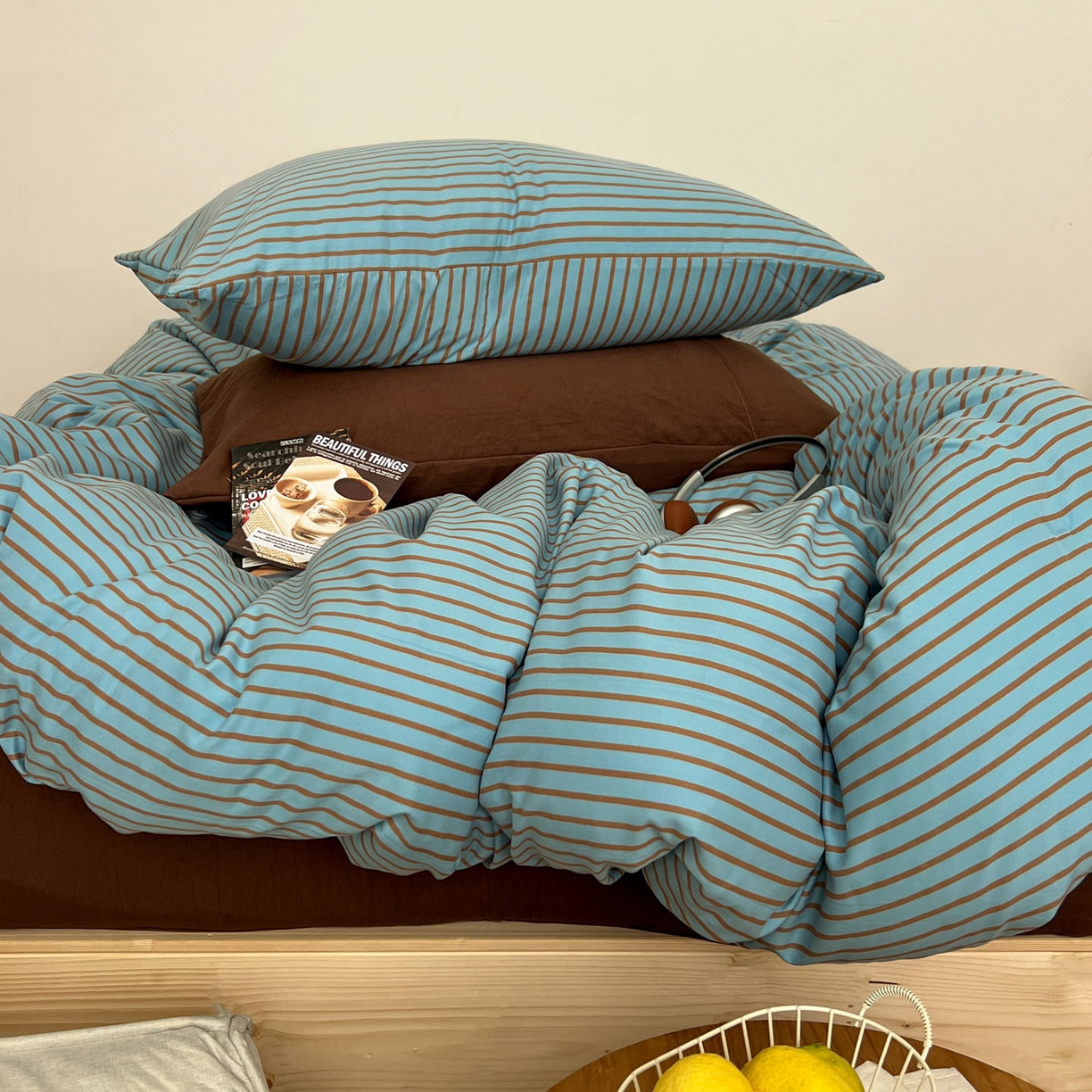 91家纺网 家纺一手货源 找家纺 优选良品 2025新款韩式无印风水洗棉拼色学生三件套床单床笠款四件套 条纹水蓝+咖啡