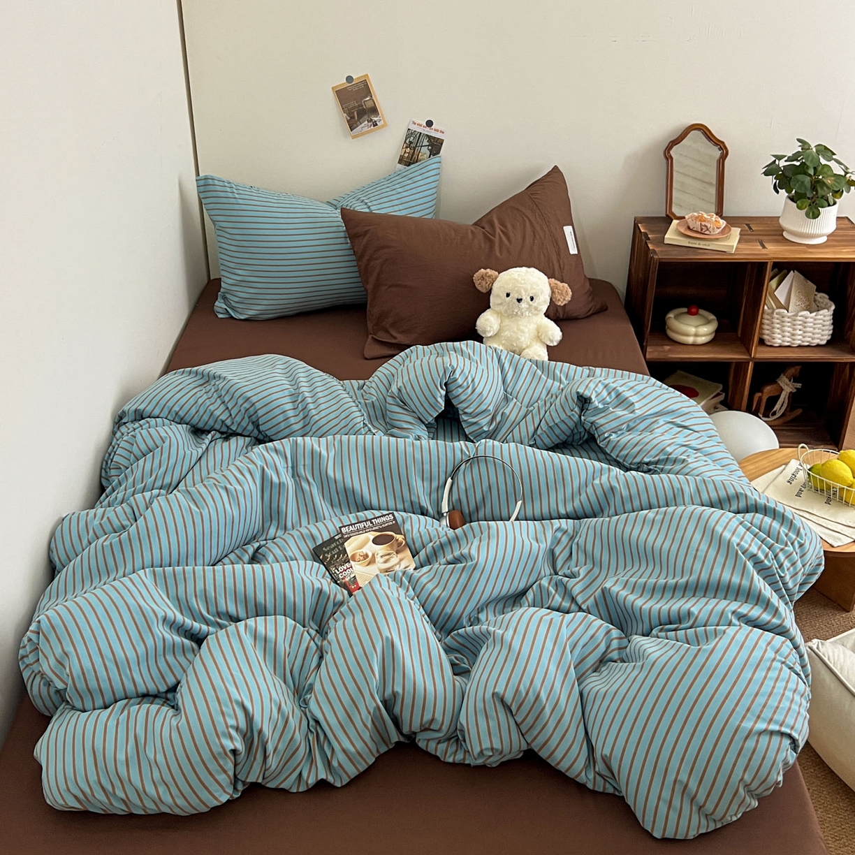 91家纺网 家纺一手货源 找家纺 优选良品 2025新款韩式无印风水洗棉拼色学生三件套床单床笠款四件套 条纹水蓝+咖啡