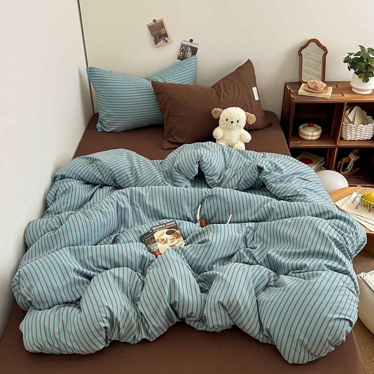 91家纺网 家纺一手货源 找家纺 优选良品 2025新款韩式无印风水洗棉拼色学生三件套床单床笠款四件套 条纹水蓝+咖啡