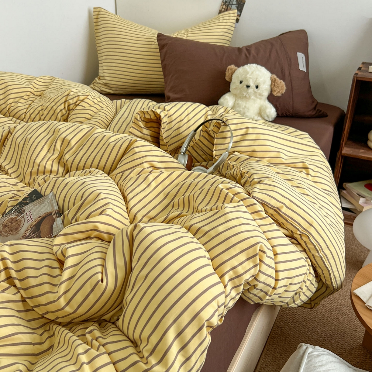 91家纺网 家纺一手货源 找家纺 优选良品 2025新款韩式无印风水洗棉拼色学生三件套床单床笠款四件套 条纹柠檬黄+咖啡