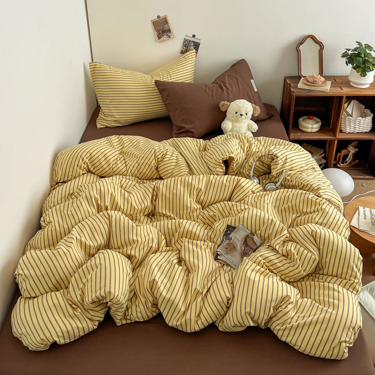 91家纺网 家纺一手货源 找家纺 优选良品 2025新款韩式无印风水洗棉拼色学生三件套床单床笠款四件套 条纹柠檬黄+咖啡