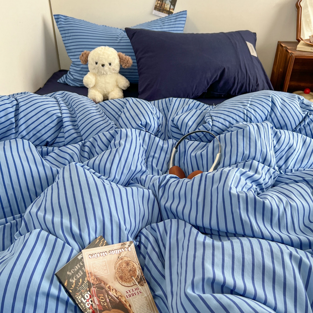 91家纺网 家纺一手货源 找家纺 优选良品 2025新款韩式无印风水洗棉拼色学生三件套床单床笠款四件套 条纹海洋蓝+深蓝