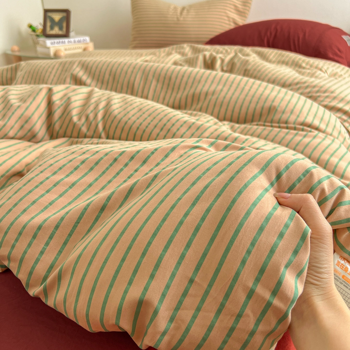 91家纺网 家纺一手货源 找家纺 优选 2025新款冬被水洗棉被子被芯 条纹卡其+砖红