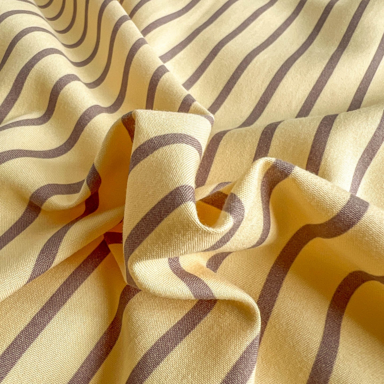 91家纺网 家纺一手货源 找家纺 优选良品 2025新款冬被水洗棉被子被芯 条纹黄+咖啡