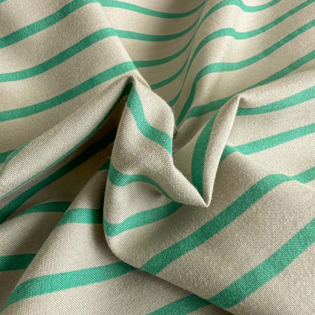 91家纺网 家纺一手货源 找家纺 优选良品 2025新款冬被水洗棉被子被芯 条纹绿+酱紫