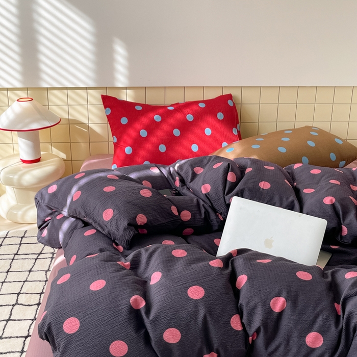 91家纺网 家纺一手货源 找家纺 阿曼达 2025新款水洗亲肤波点纯色拼色撞色可盐可甜复古氛围感四件套 波点-紫