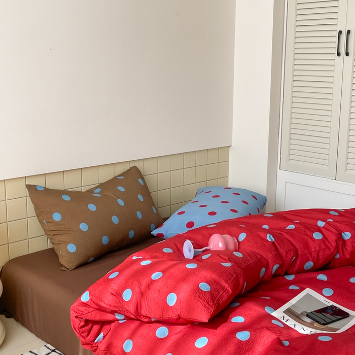 91家纺网 家纺一手货源 找家纺 阿曼达 2025新款水洗亲肤波点纯色拼色撞色可盐可甜复古氛围感四件套 波点-红