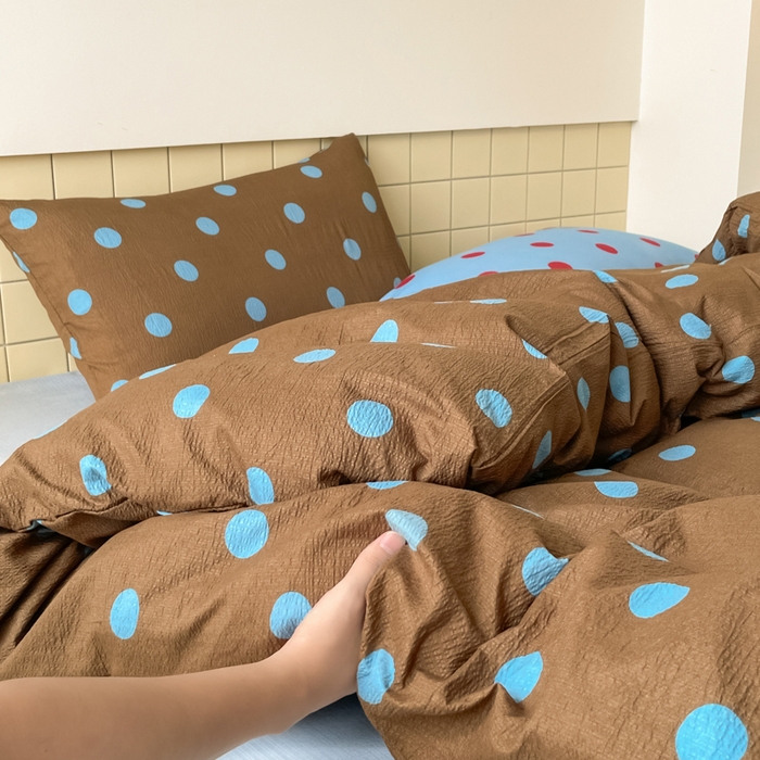 91家纺网 家纺一手货源 找家纺 阿曼达 2025新款水洗亲肤波点纯色拼色撞色可盐可甜复古氛围感四件套 波点-咖