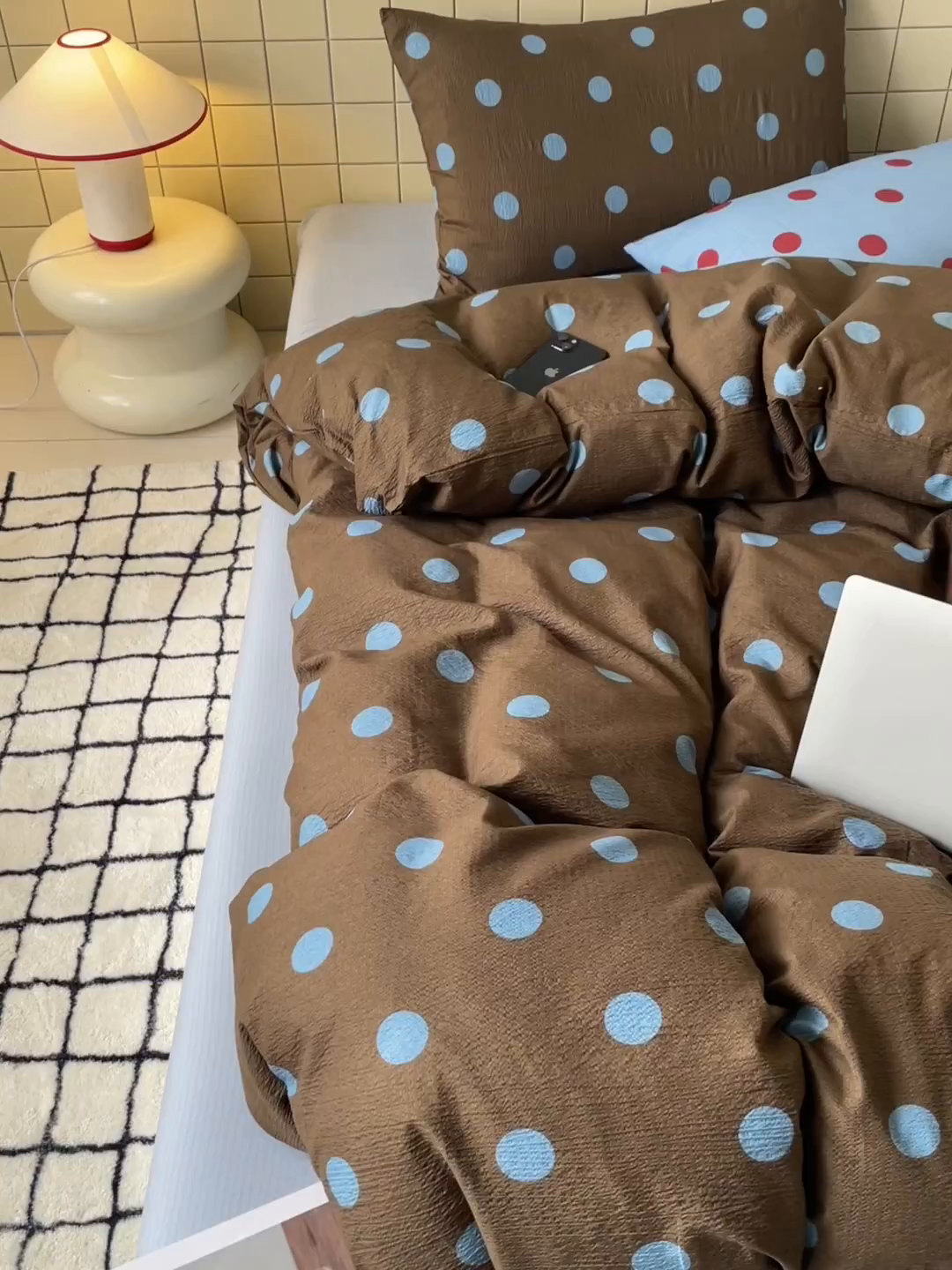 91家纺网 家纺一手货源 找家纺 阿曼达 2025新款水洗亲肤波点纯色拼色撞色可盐可甜复古氛围感四件套 波点-咖