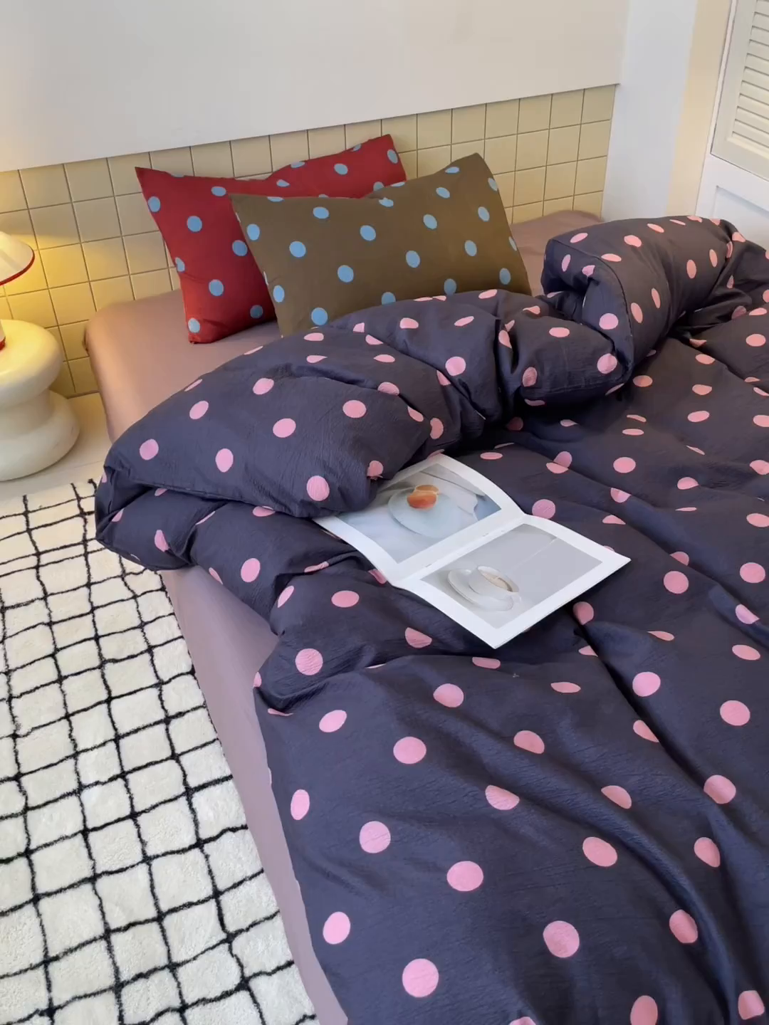 91家纺网 家纺一手货源 找家纺 阿曼达 2025新款水洗亲肤波点纯色拼色撞色可盐可甜复古氛围感四件套 波点-紫