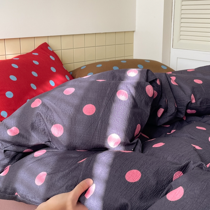 91家纺网 家纺一手货源 找家纺 阿曼达 2025新款水洗亲肤波点纯色拼色撞色可盐可甜复古氛围感四件套 波点-紫