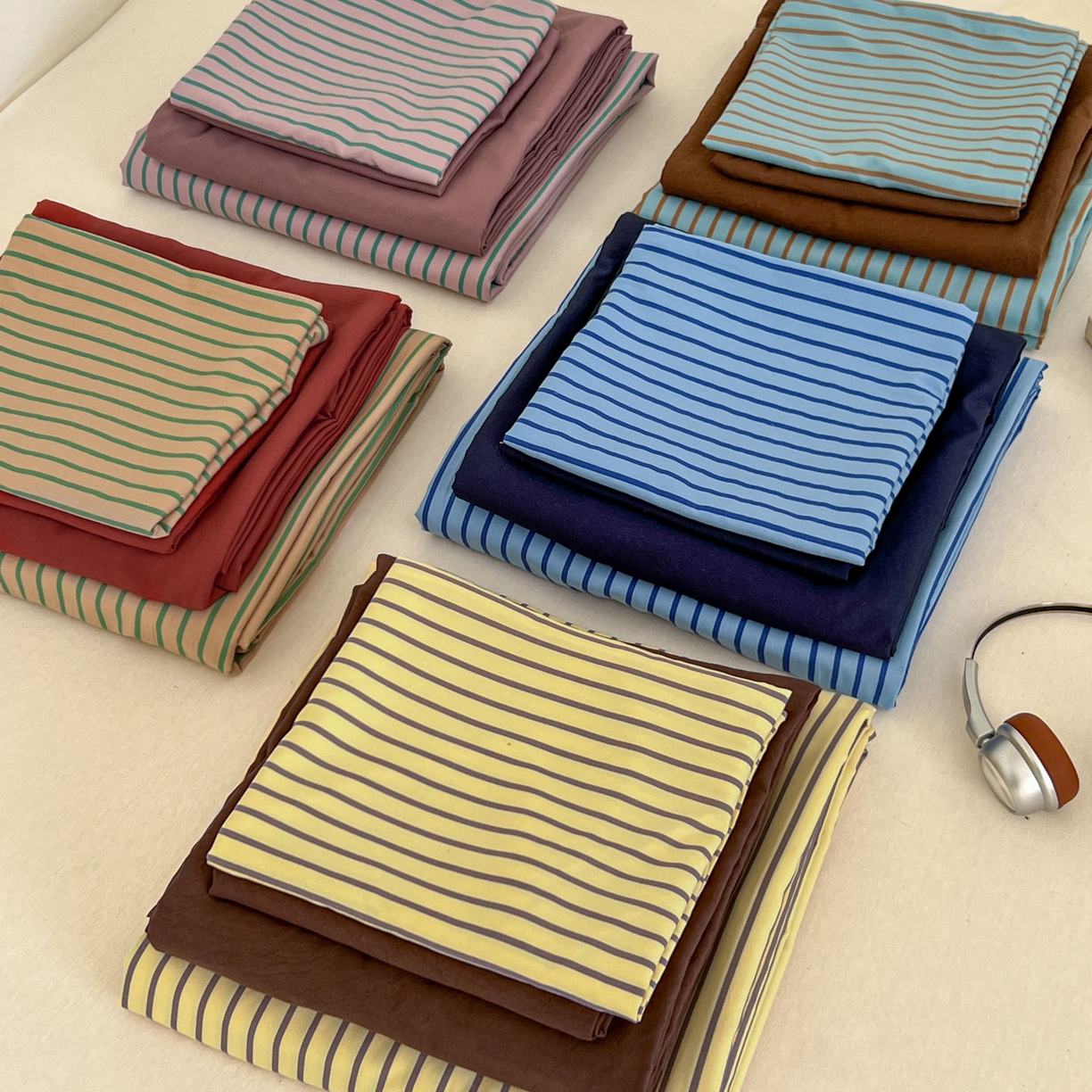 91家纺网 家纺一手货源 找家纺 优选良品 2025新款韩式无印风水洗棉拼色学生三件套床单床笠款四件套 组合