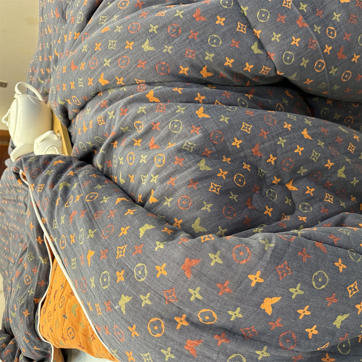 91家纺网 家纺一手货源 找家纺 睡棉坊 2025新款全棉色织提花双层纱春秋被芯冬被 絮语朦胧